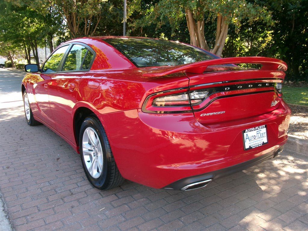 Used 2016 Dodge Charger SE RWD image 4