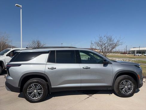 Certified 2024 Chevrolet Traverse LT image 9