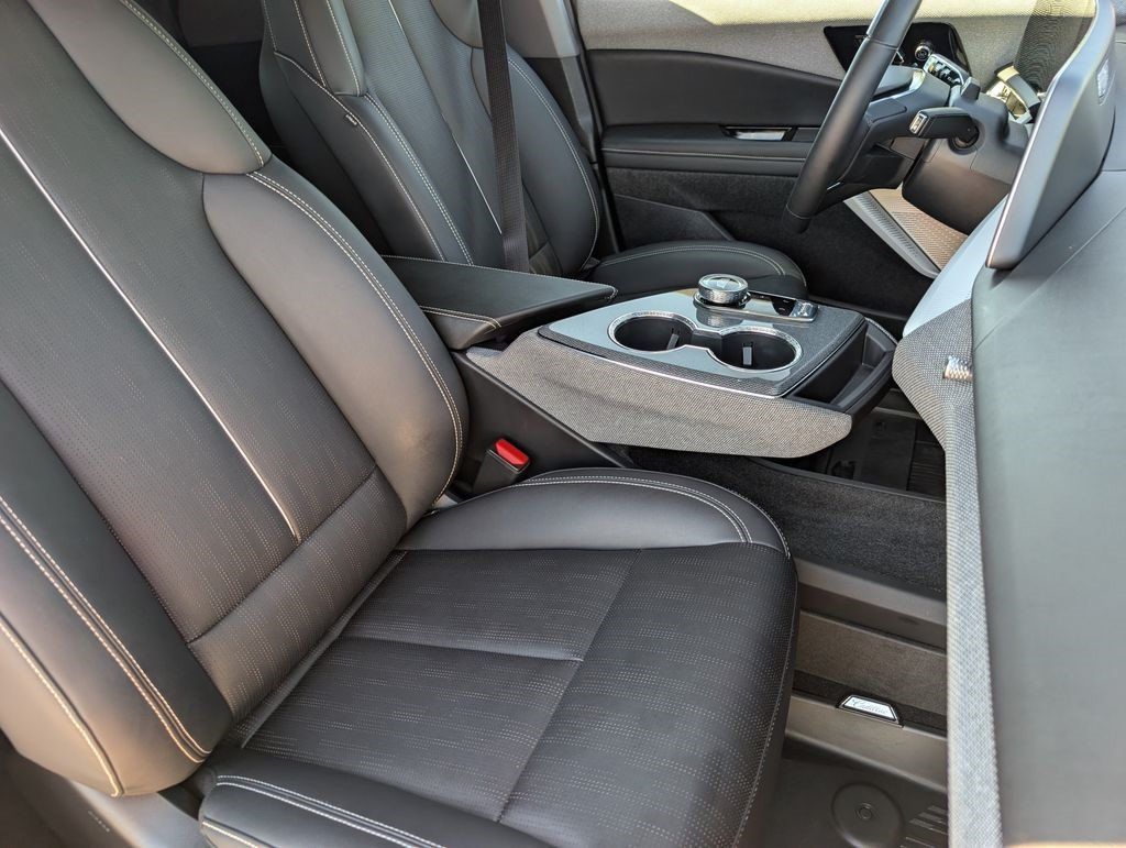 Certified 2025 Cadillac Optiq Sport 2 w/ LPO, Floor Liner Package AWD/4WD image 21