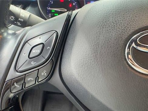 Used 2019 Toyota C-HR XLE image 25