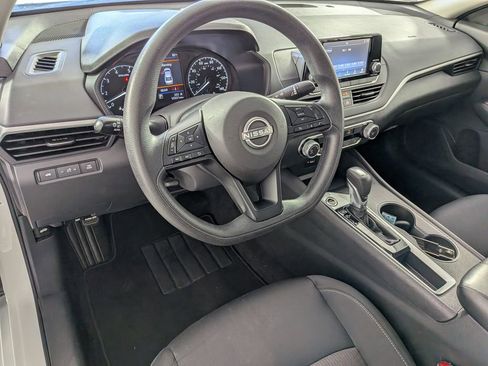 Used 2024 Nissan Altima 2.5 S FWD image 11