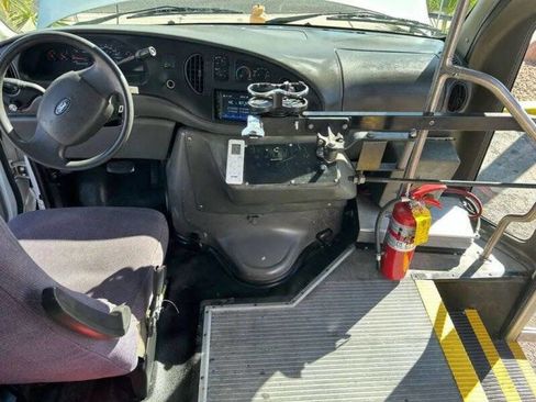 Used 2006 Ford E-350 and Econoline 350 Super Duty RWD image 70