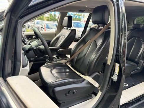 Used 2021 Chrysler Voyager Lxi FWD image 29