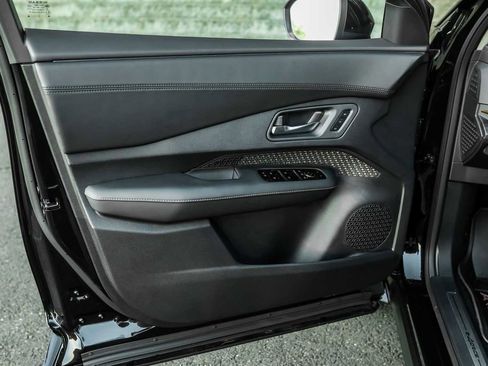 Used 2024 Nissan Ariya AWD image 21