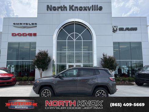 Used 2024 Jeep Compass Trailhawk image 2