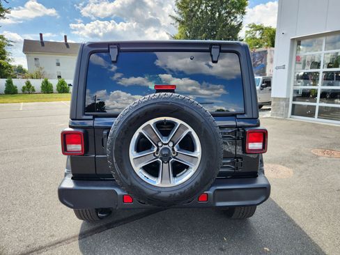 Used 2021 Jeep Wrangler Unlimited Sahara w/ Cold Weather Group AWD/4WD image 13