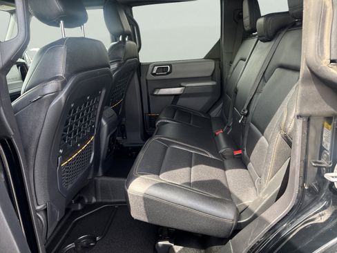 Used 2023 Ford Bronco Badlands w/ Sasquatch Package AWD/4WD image 16