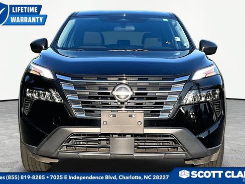 Used 2024 Nissan Rogue S AWD/4WD image 2