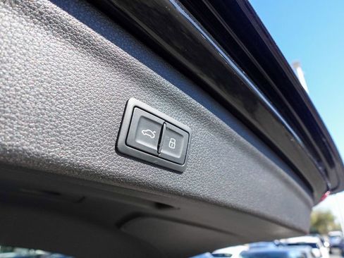 Used 2025 Audi Q3 2.0T Premium Plus w/ Premium Plus Package image 29