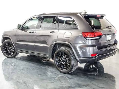 Used 2020 Jeep Grand Cherokee Altitude AWD/4WD image 9