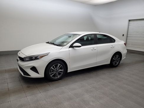 Used 2023 Kia Forte LXS FWD image 2