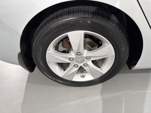 Used 2013 Hyundai Elantra GLS w/ Preferred Pkg FWD image 12