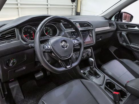 Used 2018 Volkswagen Tiguan SEL FWD image 2