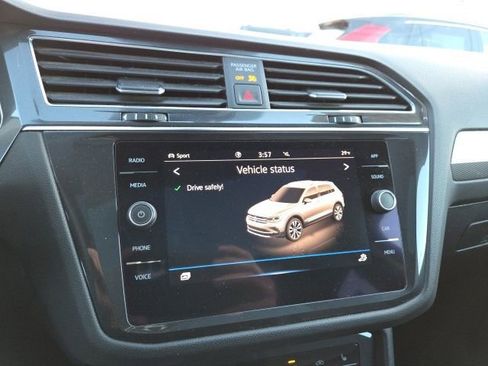 Used 2022 Volkswagen Tiguan SE image 14