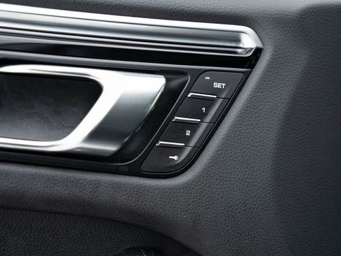 Used 2024 Porsche Macan w/ Premium Plus Package image 30