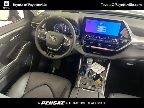 Used 2026 Toyota Highlander Platinum AWD/4WD image 15