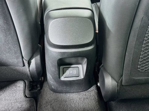 Used 2025 Hyundai Elantra Limited FWD image 35