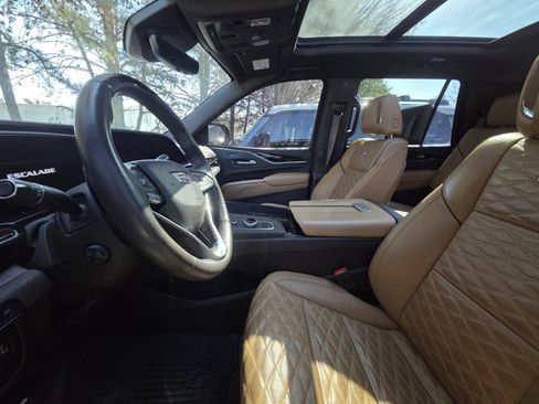 Used 2023 Cadillac Escalade Sport w/ LPO, ONYX Package image 7