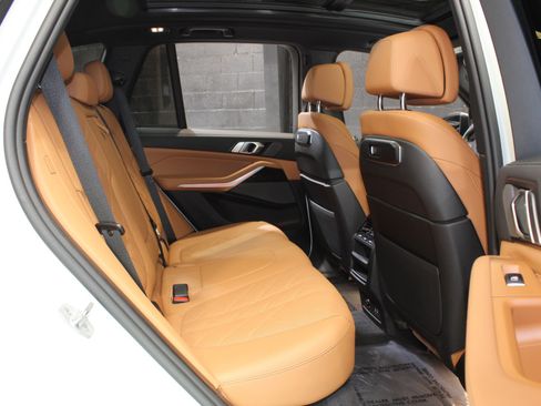 Used 2024 BMW X5 sDrive40i w/ Premium Package image 43