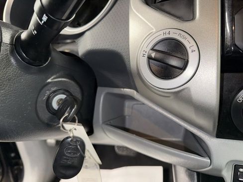 Used 2013 Toyota Tacoma Base image 18
