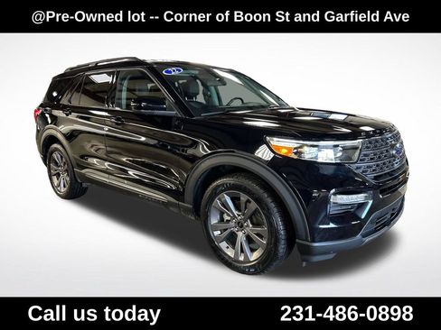 Used 2022 Ford Explorer XLT w/ Equipment Group 202A AWD/4WD image 7