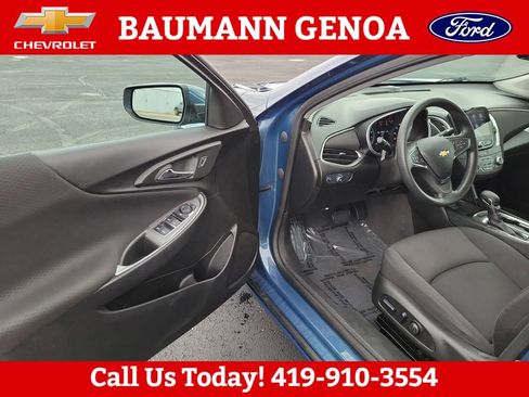 Used 2024 Chevrolet Malibu LT FWD image 2