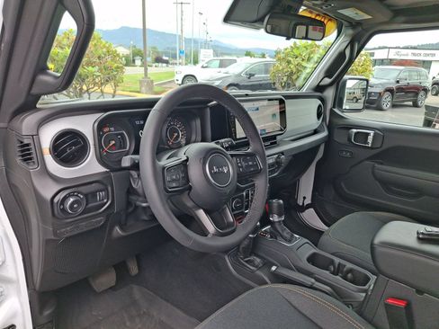 Used 2025 Jeep Wrangler Unlimited Sport AWD/4WD image 15