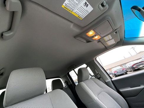 Used 2018 Nissan Frontier SV image 25