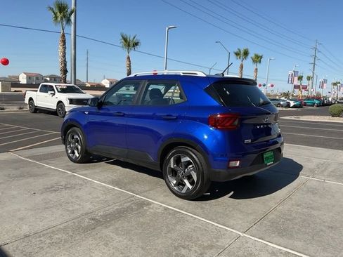 Used 2025 Hyundai Venue SEL FWD image 4