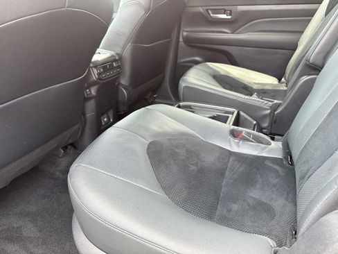 Used 2024 Toyota Grand Highlander AWD Hybrid image 27