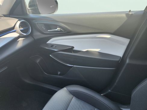 Used 2024 Chevrolet Trax LT w/ Driver Confidence Package FWD image 25