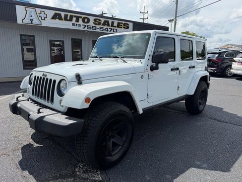 Used 2015 Jeep Wrangler Unlimited Sahara AWD/4WD image 2