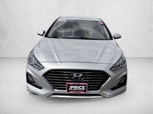 Used 2019 Hyundai Sonata SE FWD image 2