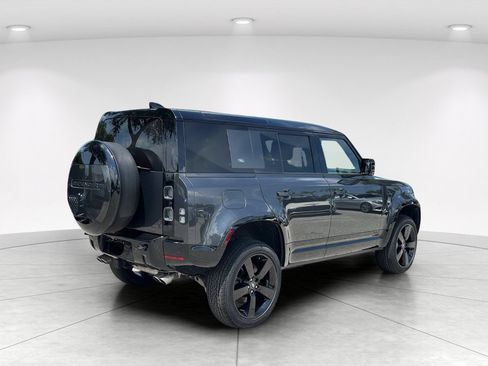 Used 2024 Land Rover Defender 110 V8 AWD/4WD image 7