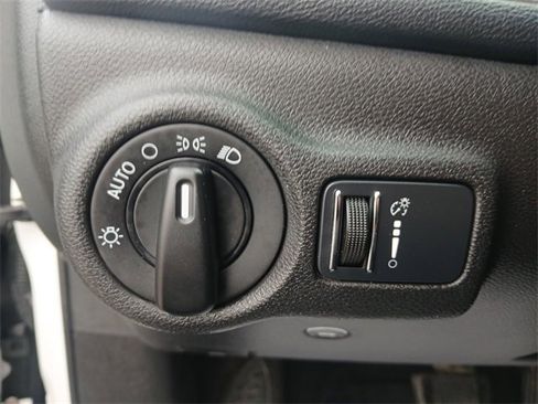 Used 2015 Dodge Dart SXT image 18