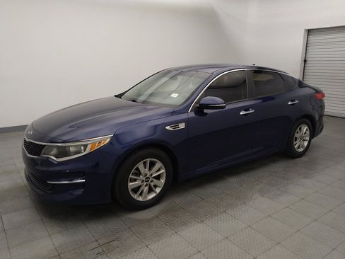 Used 2018 Kia Optima LX image 2