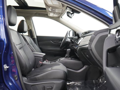 Used 2019 Nissan Rogue SL w/ Premium Package AWD/4WD image 11