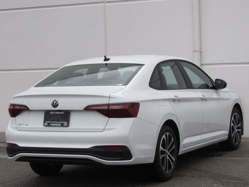 Used 2024 Volkswagen Jetta Sport image 6