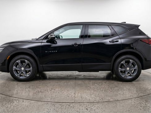 Used 2025 Chevrolet Blazer LT FWD image 3