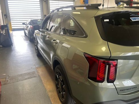 Used 2025 Kia Sorento SX AWD/4WD image 8