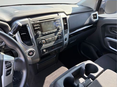 Used 2017 Nissan Titan SV RWD image 17