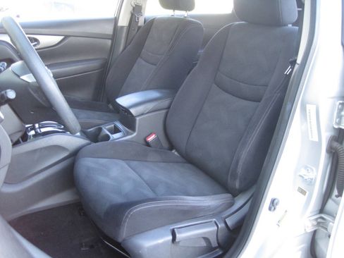 Used 2016 Nissan Rogue S image 19