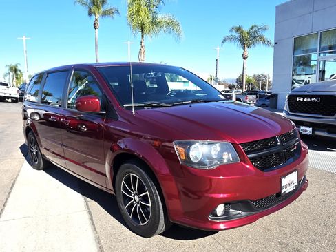 Used 2017 Dodge Grand Caravan SXT w/ Blacktop Package image 6