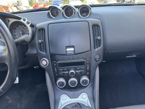 Used 2013 Nissan 370Z Touring RWD image 27