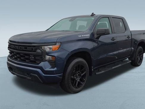 Used 2023 Chevrolet Silverado 1500 Custom image 3