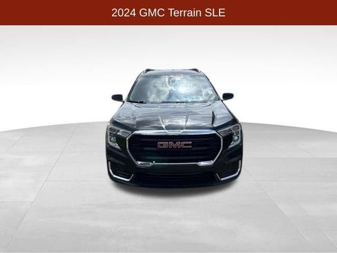 Used 2024 GMC Terrain SLE w/ Driver Convenience Package FWD image 2