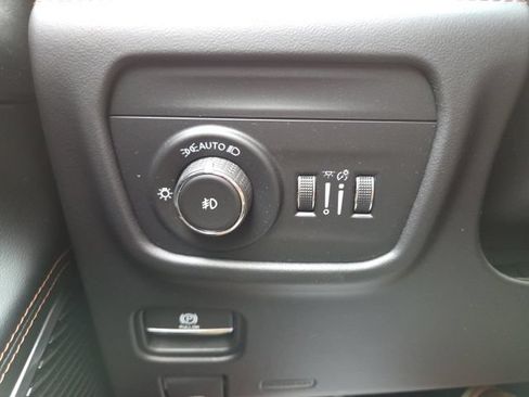 Used 2022 Jeep Grand Cherokee Summit AWD/4WD image 62