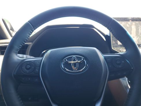 Used 2024 Toyota Venza Limited image 26