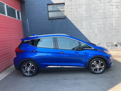 Used 2017 Chevrolet Bolt Premier w/ Driver Confidence II Package FWD image 2