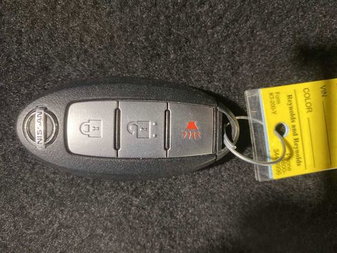 Used 2016 Nissan Rogue SV image 20